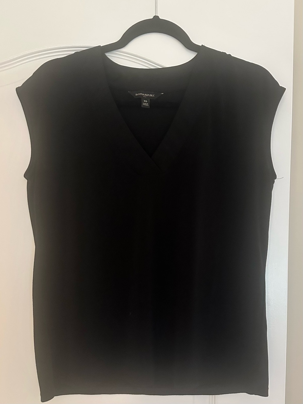 Banana Republic Black V-Neck Cap Sleeve Blouse